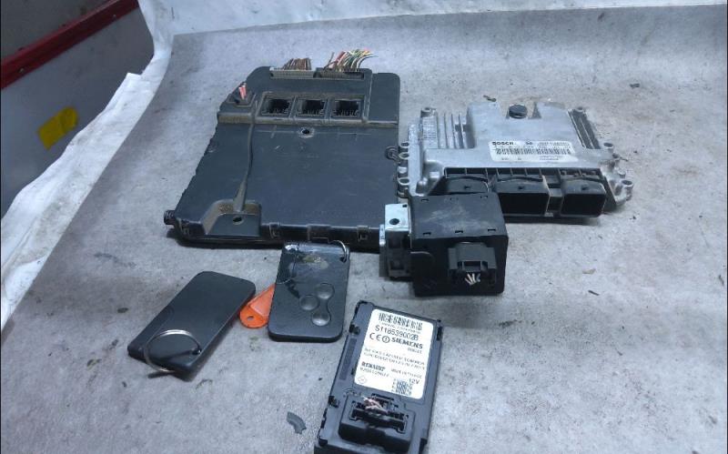 Calculateur RENAULT SCENIC 2 Diesel - 1