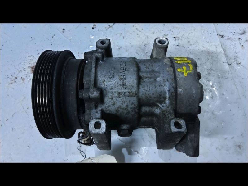 Compresseur clim RENAULT CLIO 2 Essence - 1