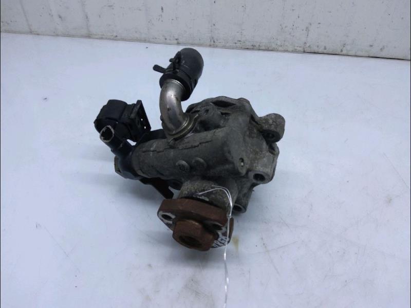 Pompe de direction VOLKSWAGEN GOLF 4 Essence - 1
