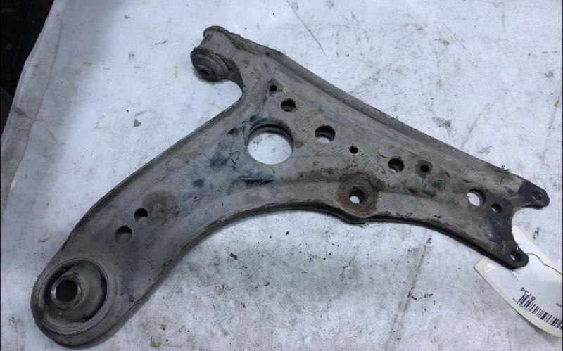 Triangle avant droit VOLKSWAGEN POLO 3 Diesel - 1