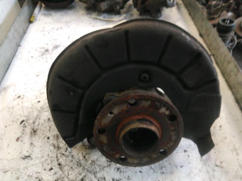Moyeu avant gauche AUDI A3 - 2 Diesel - 1