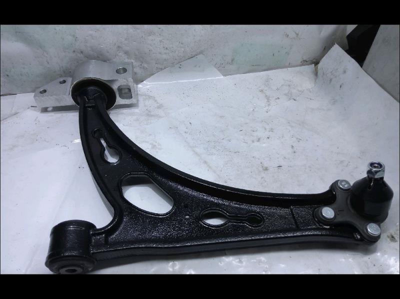 Triangle avant gauche VOLKSWAGEN GOLF 5 Diesel - 1