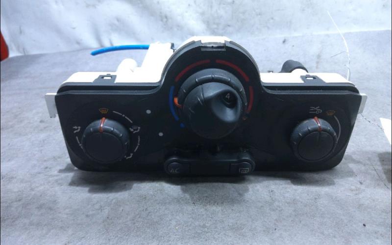 Commande chauffage RENAULT CLIO 3 Diesel - 1