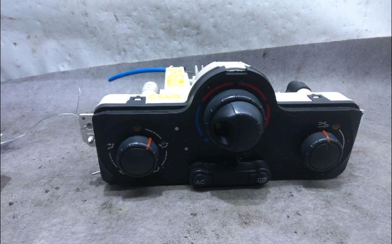 Commande chauffage RENAULT CLIO 3 Diesel - 1
