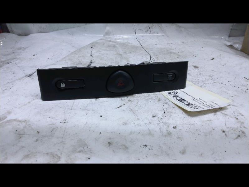 Bouton de warning RENAULT CLIO 2 Essence - 1