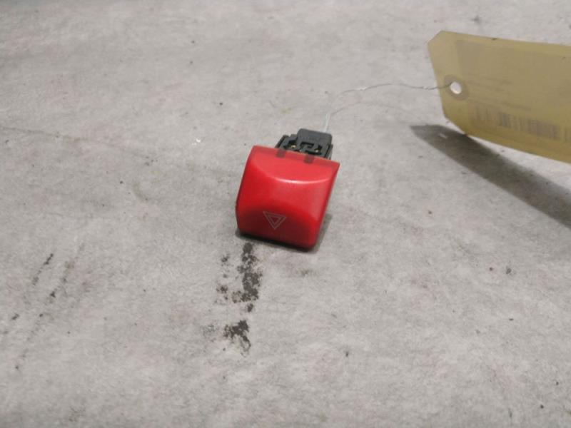 Bouton de warning NISSAN MICRA 3 Essence - 1