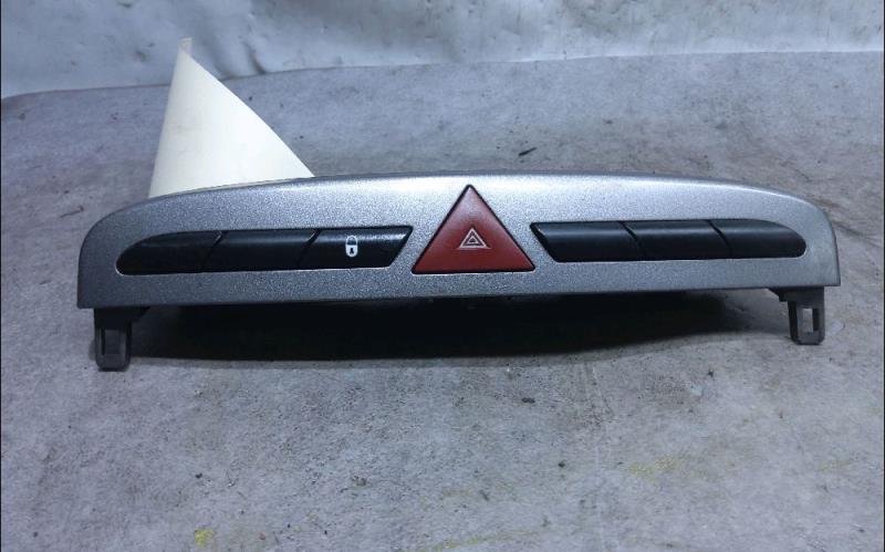 Bouton de warning PEUGEOT 308 - 1 Diesel - 1