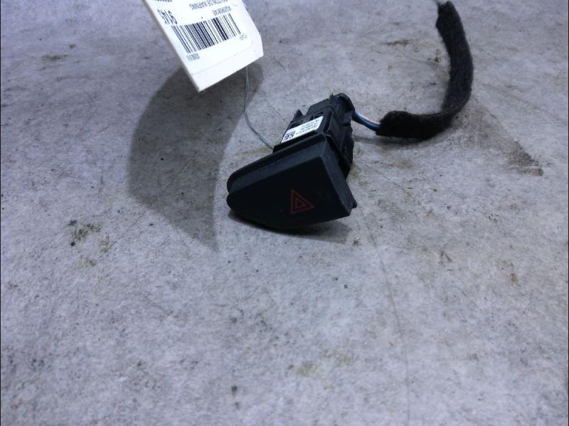 Bouton de warning RENAULT CLIO 4 Diesel - 1