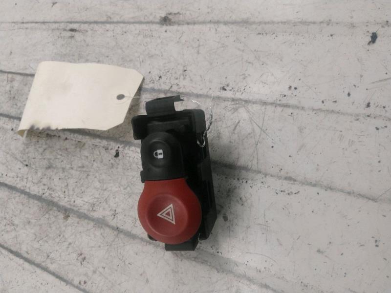 Bouton de warning RENAULT MODUS Diesel - 1