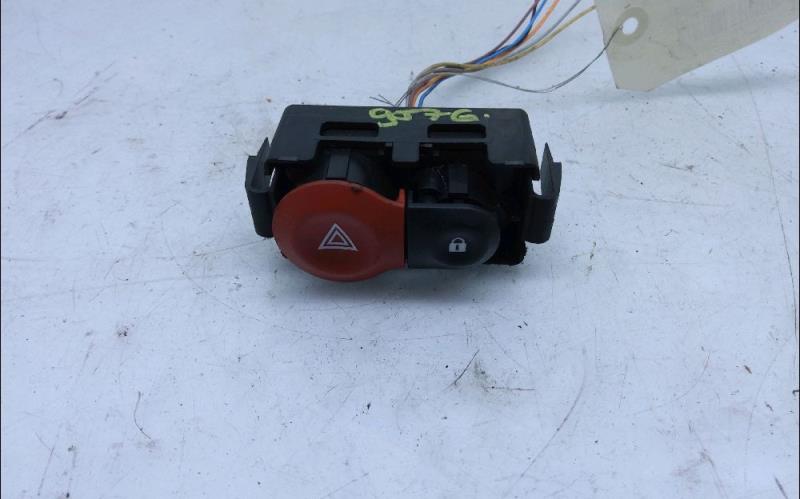 Bouton de warning RENAULT CLIO 3 ESTATE Diesel - 1