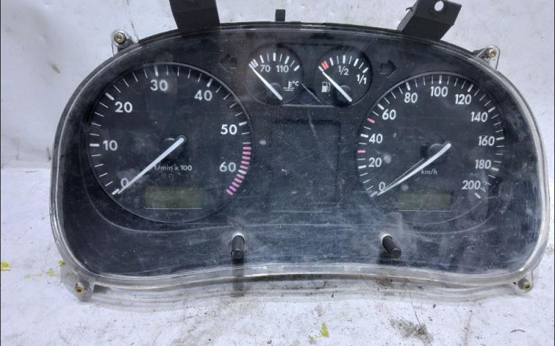 Compteur VOLKSWAGEN POLO 3 Essence - 1