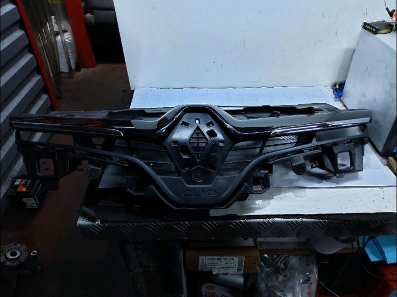 Calandre RENAULT CLIO 4  - 1