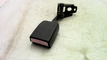 Attache ceinture arriere droit
