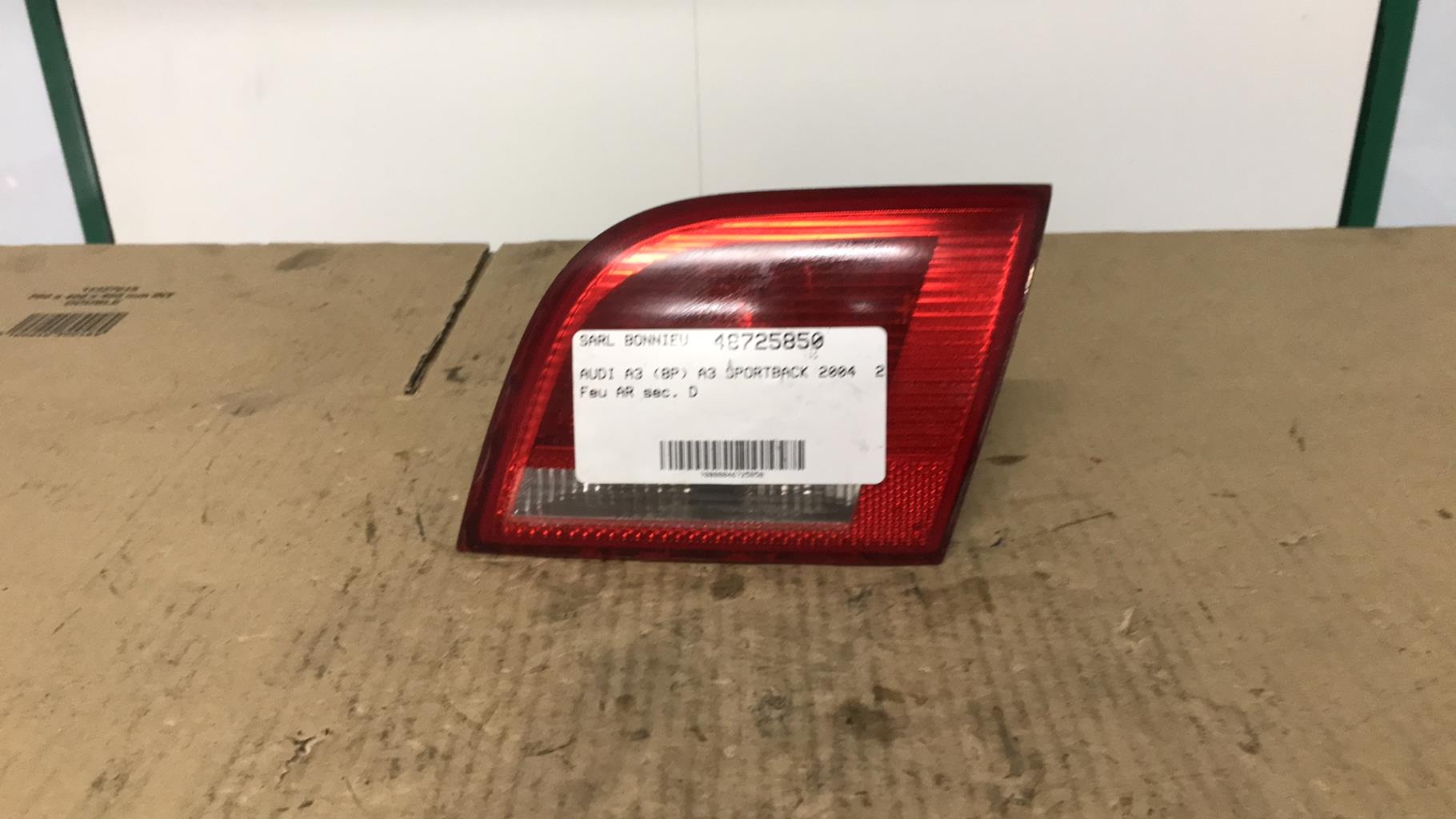 Feu arriere secondaire droit (feux) AUDI A3 2 SPORTBACK PHASE 1 Diesel - 1
