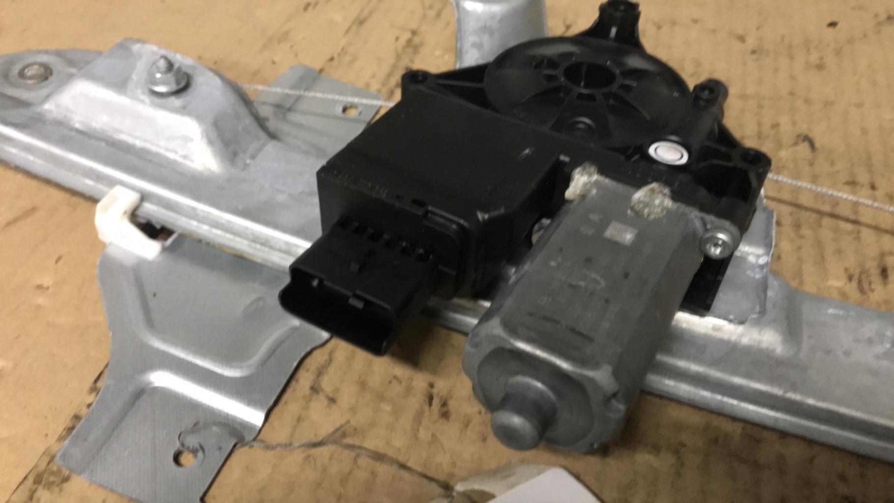 Motore alzacristalli anteriore destro PEUGEOT 2008 1 PHASE 2 Gasolina - 1