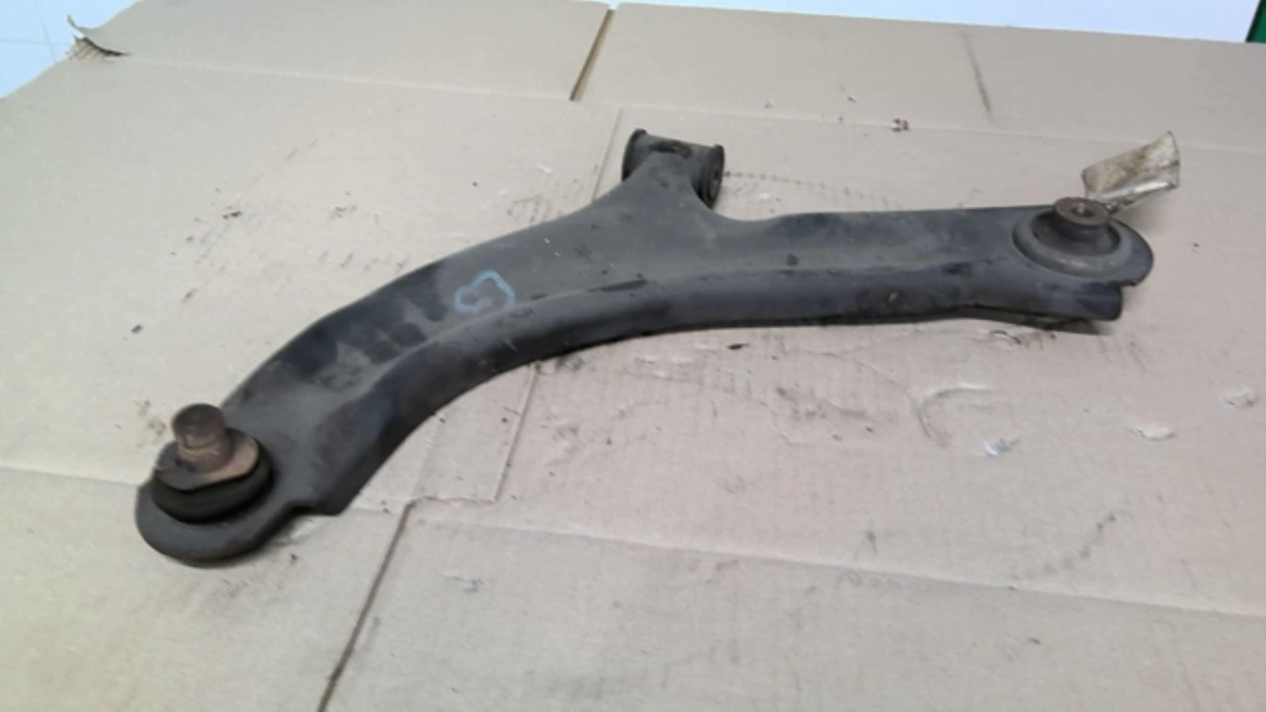 Braccio sospensione inferiore anteriore sinistro RENAULT CLIO 3 PHASE 2 Gasolina - 1
