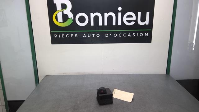 Bouton de warning NISSAN MICRA 4 PHASE 2 Essence - 1