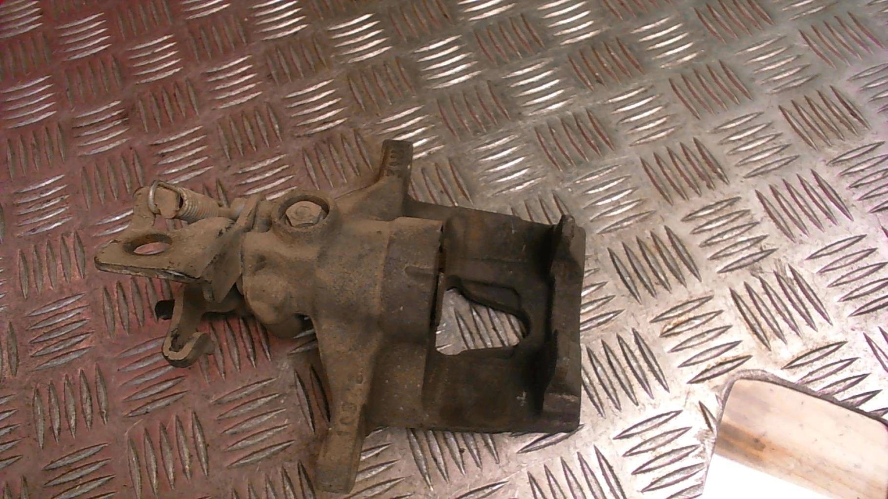 Pinza freni posteriore sinistra FORD MONDEO 2 Gasolina - 1