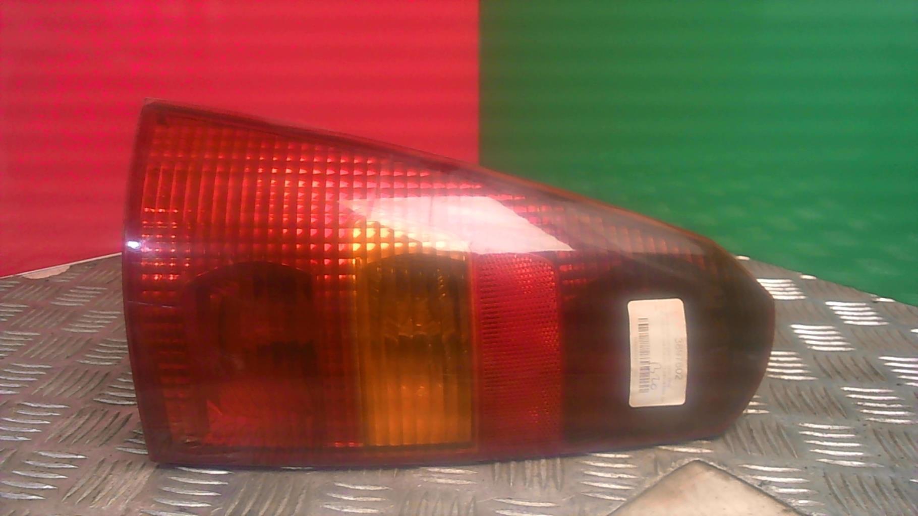 Fanale posteriore principale sinistro (luci) FORD FOCUS 1 BREAK Diésel - 1