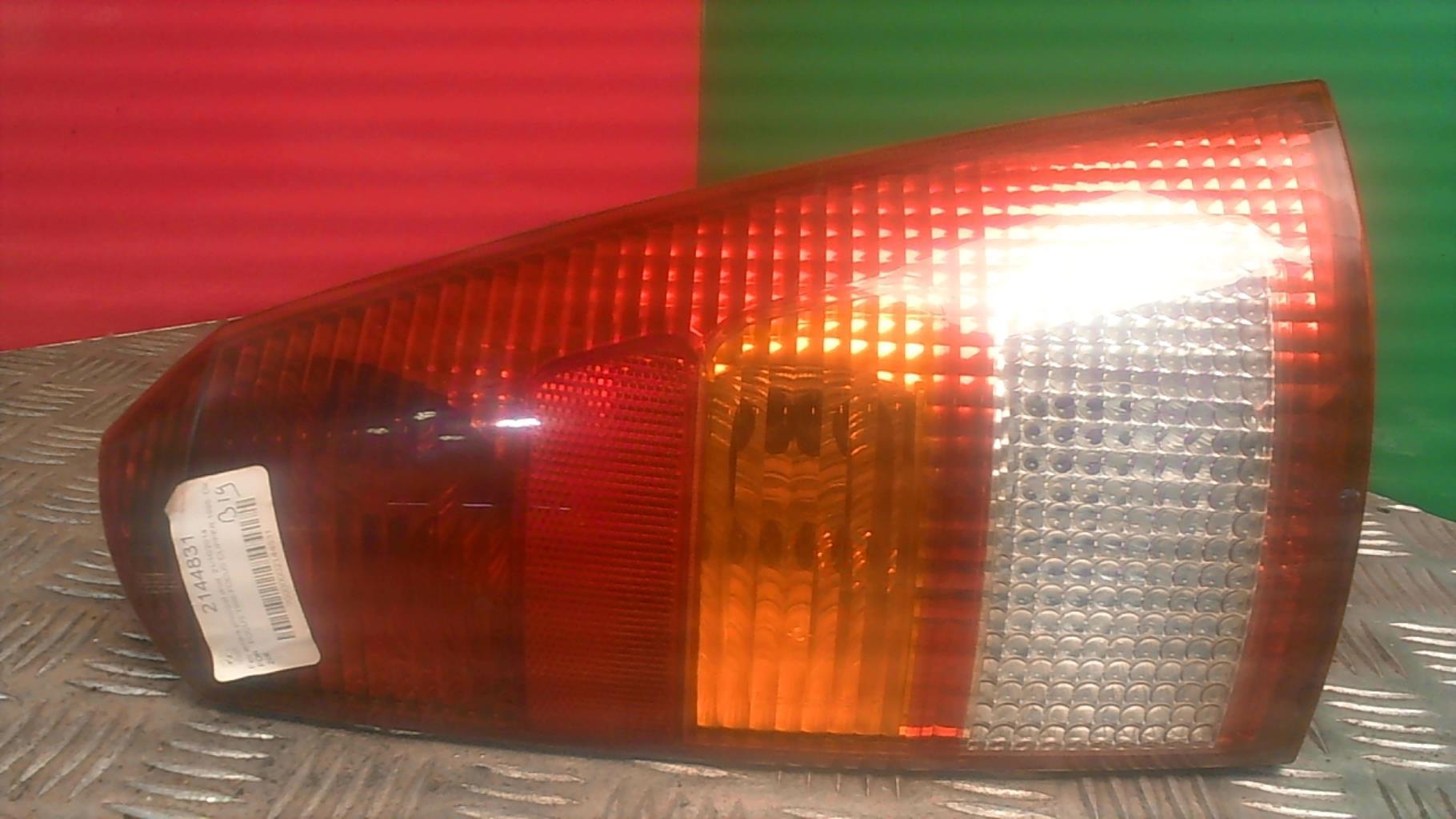 Fanale posteriore principale destro (luci) FORD FOCUS 1 BREAK Diésel - 1