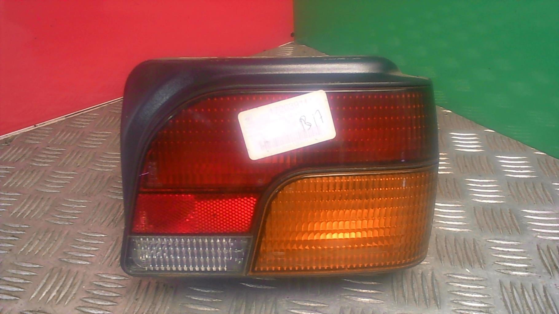 Fanale posteriore principale destro (luci) ROVER 100 PHASE 1  - 1