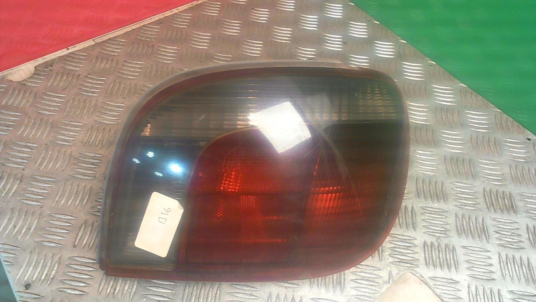 Fanale posteriore principale destro (luci) TOYOTA YARIS 1 PHASE 1 Diésel - 1
