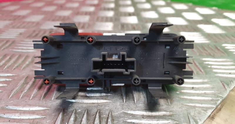 Bouton de warning RENAULT SCENIC 2 PHASE 1 Diesel - 1