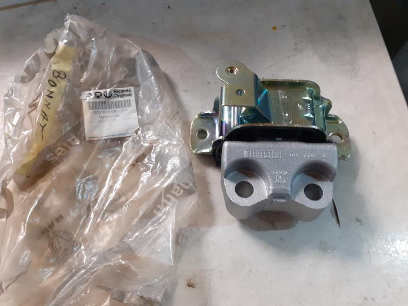 Support moteur gauche    - 1