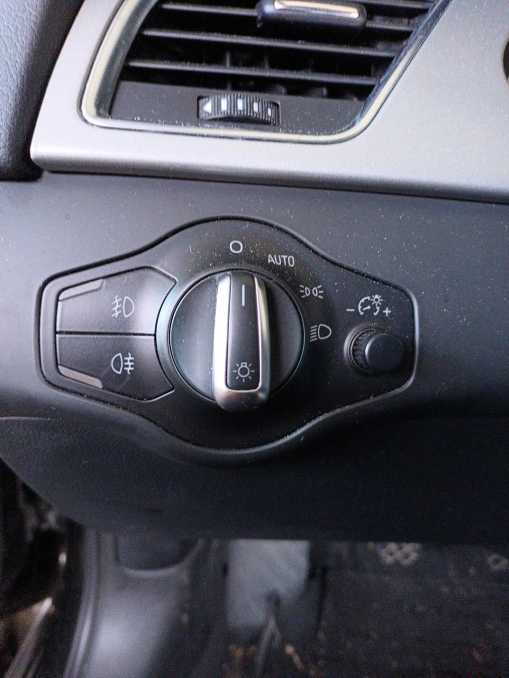 Commande de phare AUDI A4 3 AVANT PHASE 1 BREAK Diesel - 1