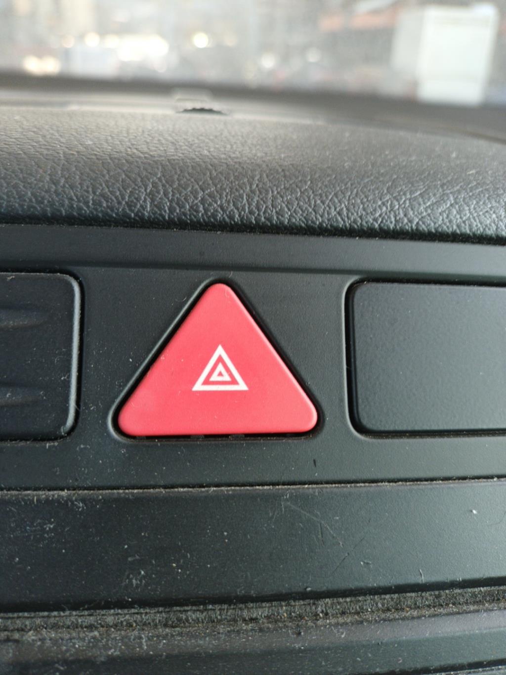 Bouton de warning VOLKSWAGEN GOLF PLUS PHASE 1 Diesel - 1