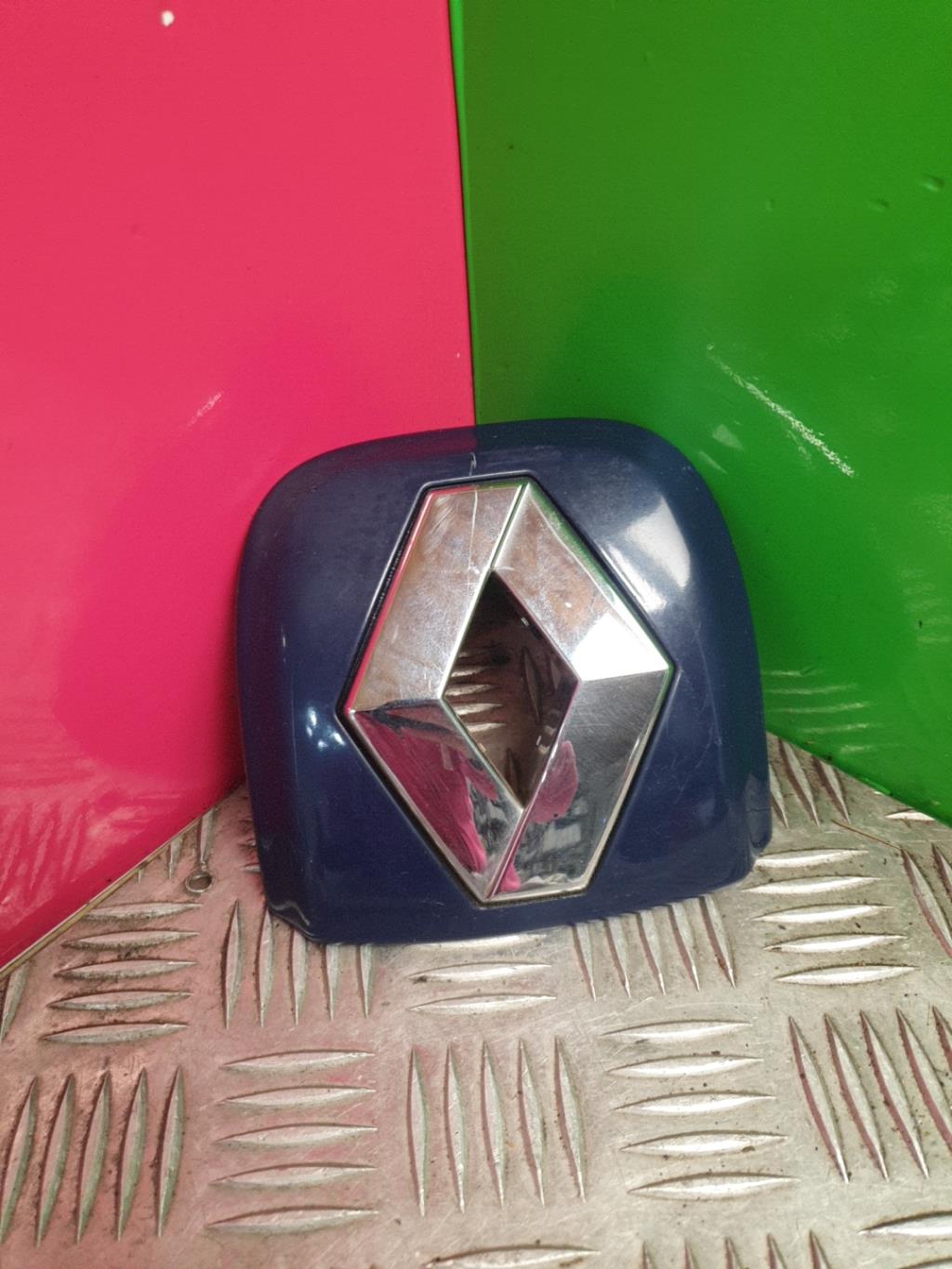 Bouton de coffre RENAULT CLIO 2 PHASE 2 Diesel - 1