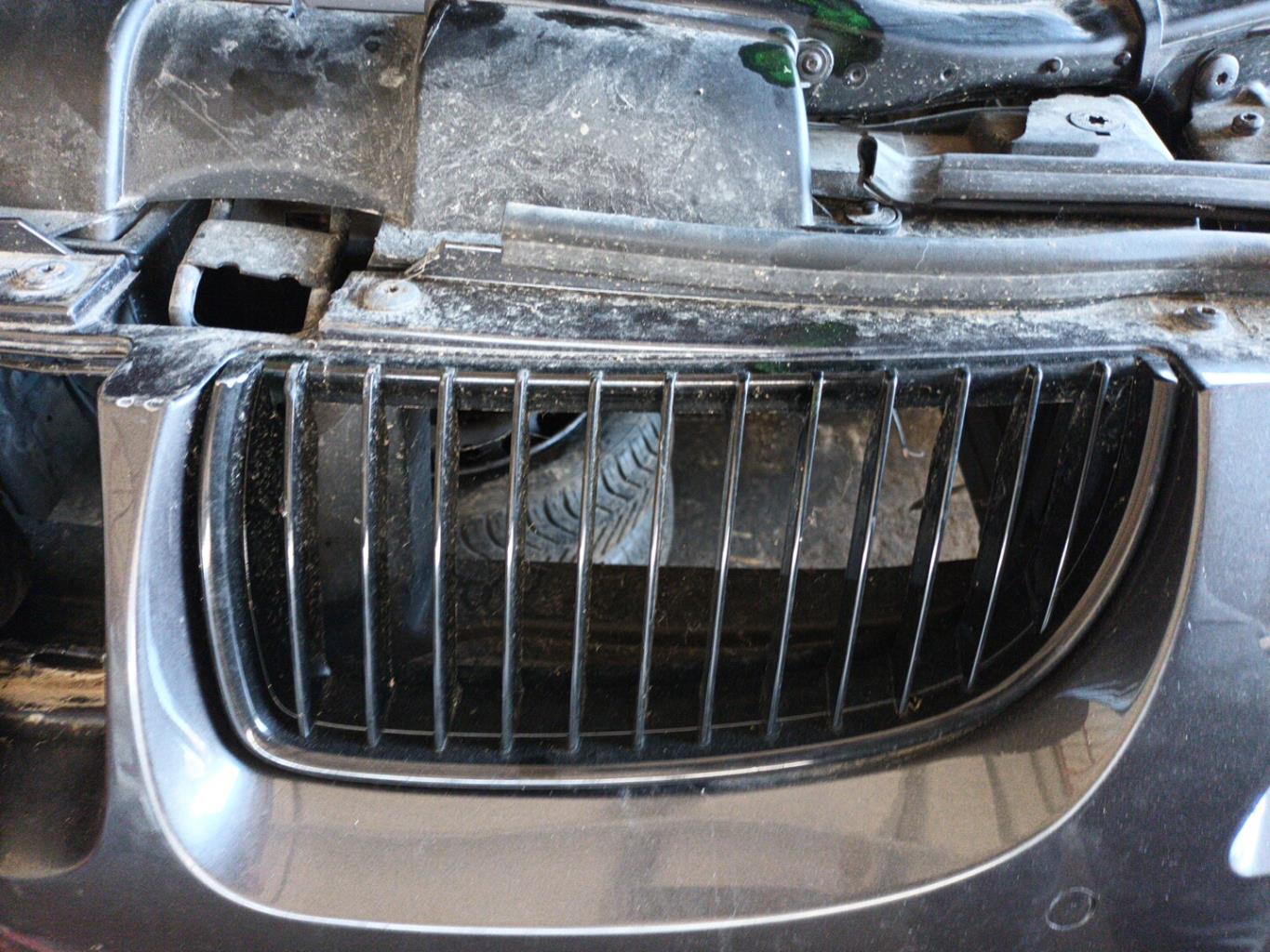 Calandre gauche BMW SERIE 3 E90 PHASE 1 Essence - 1