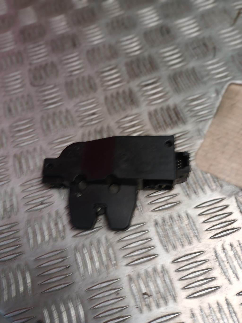 Serrure de hayon CITROEN C4 1 PHASE 1 Diesel - 1