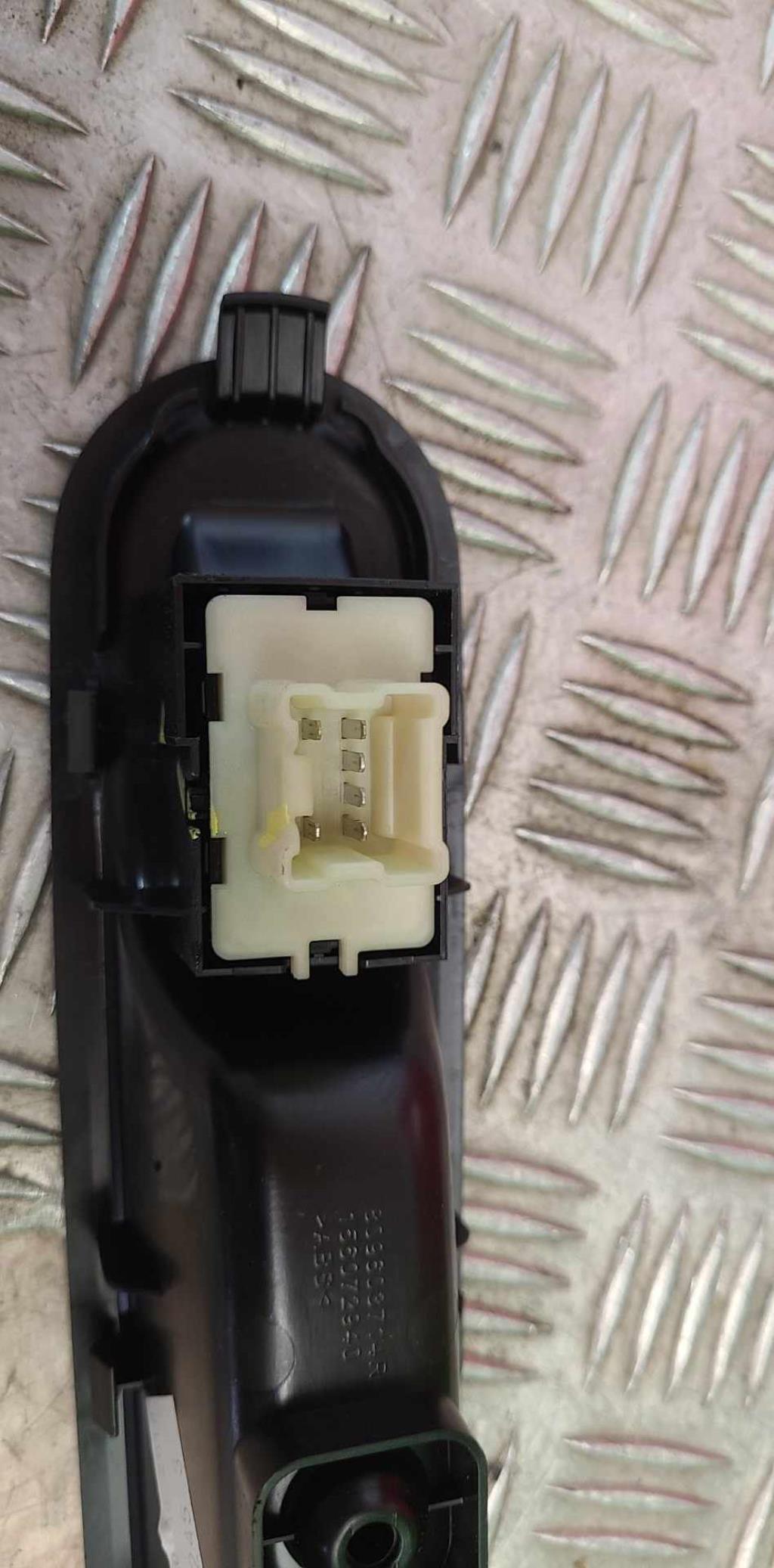 Interruttore lavacristalli anteriore destro RENAULT TWINGO 3 PHASE 2 Gasolina - 1