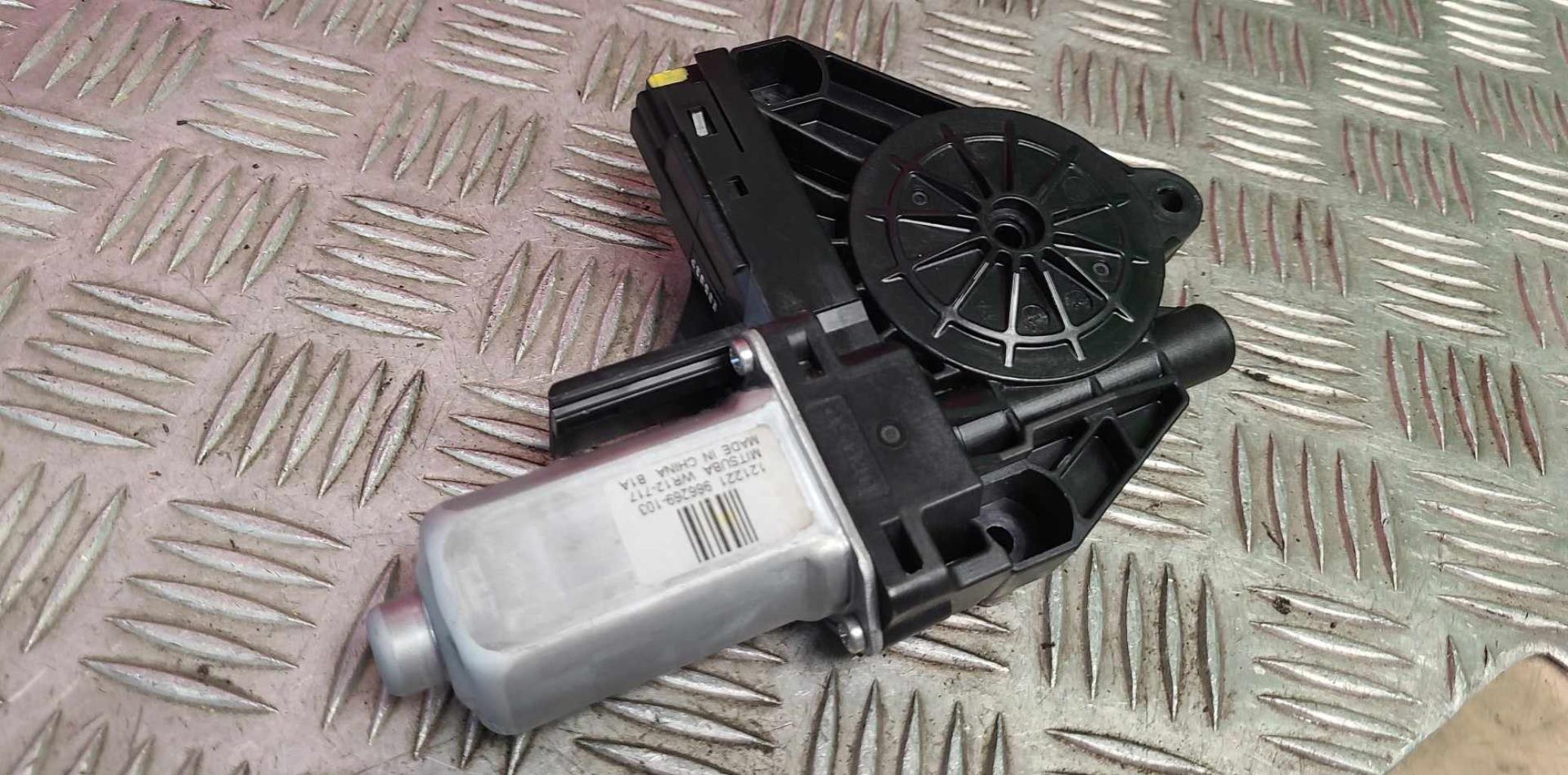 Motore alzacristalli anteriore destro VOLVO V 40 2 PHASE 1 BREAK Diésel - 1