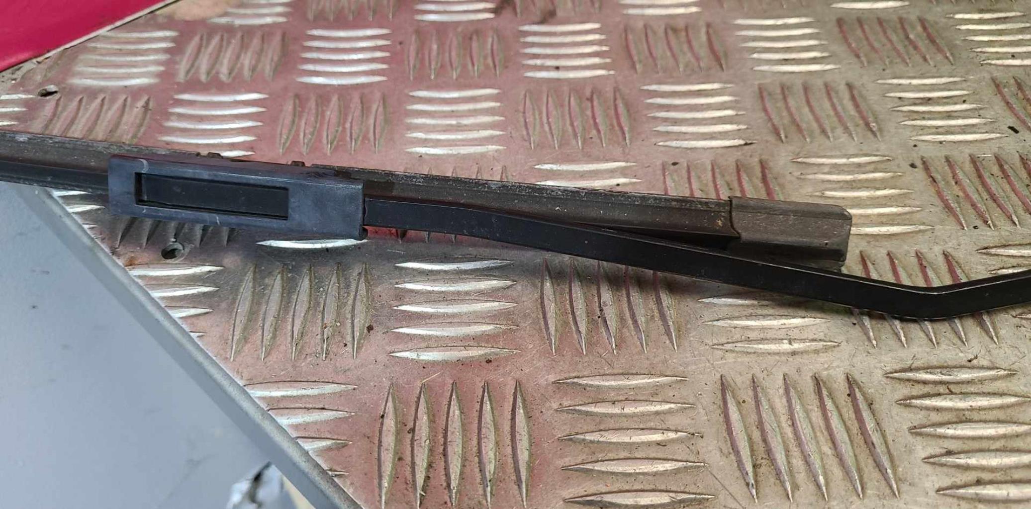 Braccio tergicristallo anteriore destro RENAULT CLIO 4 PHASE 1 Diésel - 1