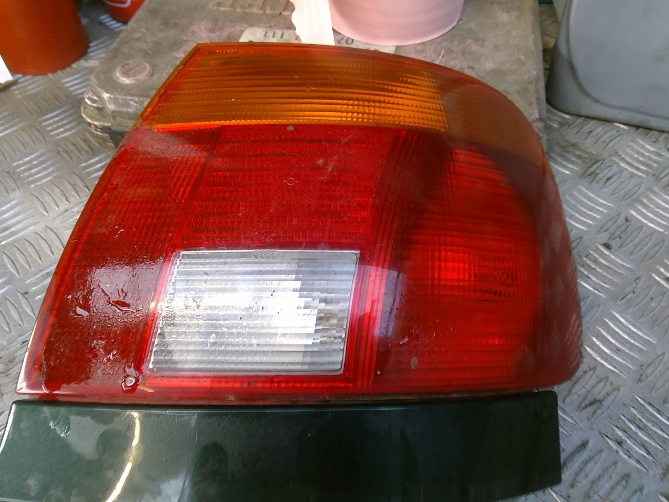 Fanale posteriore principale destro (luci) AUDI A4 1 PHASE 1 Diésel - 1
