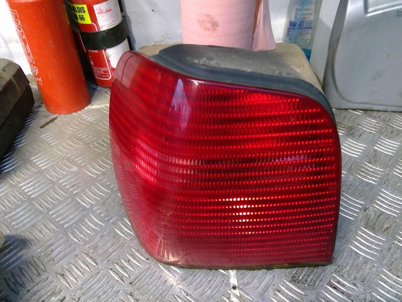 Fanale posteriore principale sinistro (luci) VOLKSWAGEN POLO 3 PHASE 2 Diésel - 1