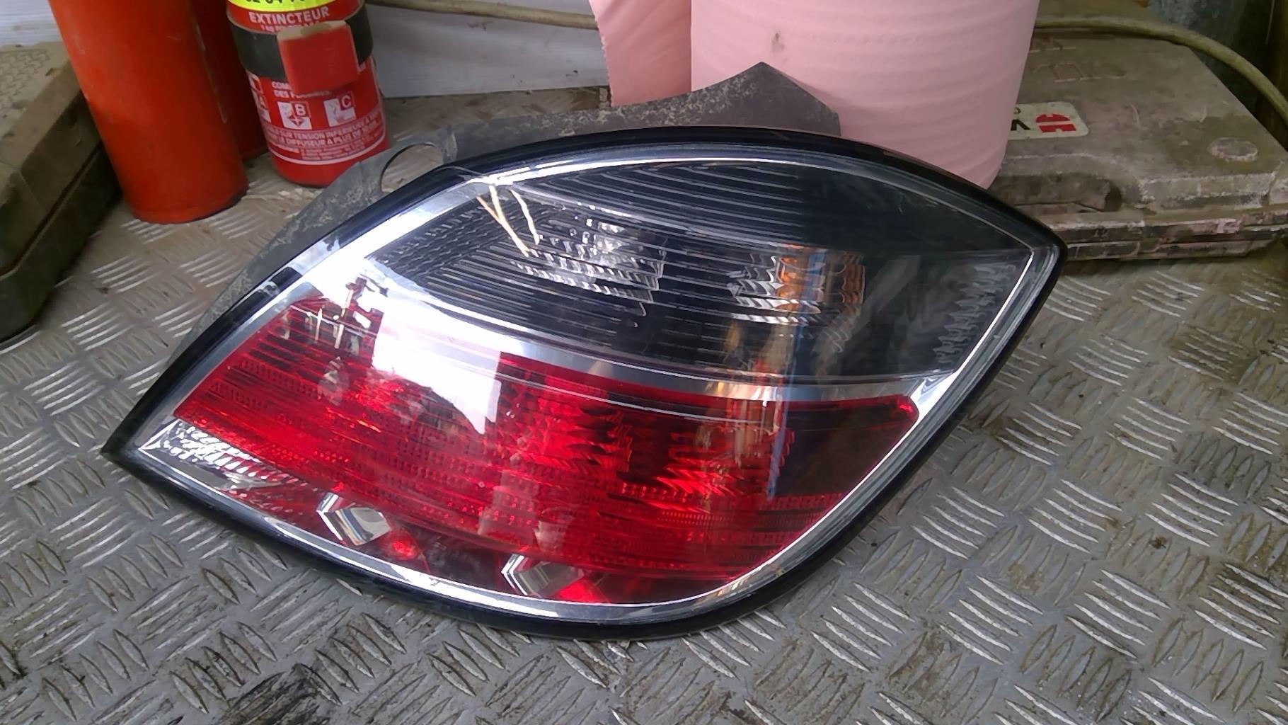 Fanale posteriore principale destro (luci) OPEL ASTRA H PHASE 2 Diésel - 1