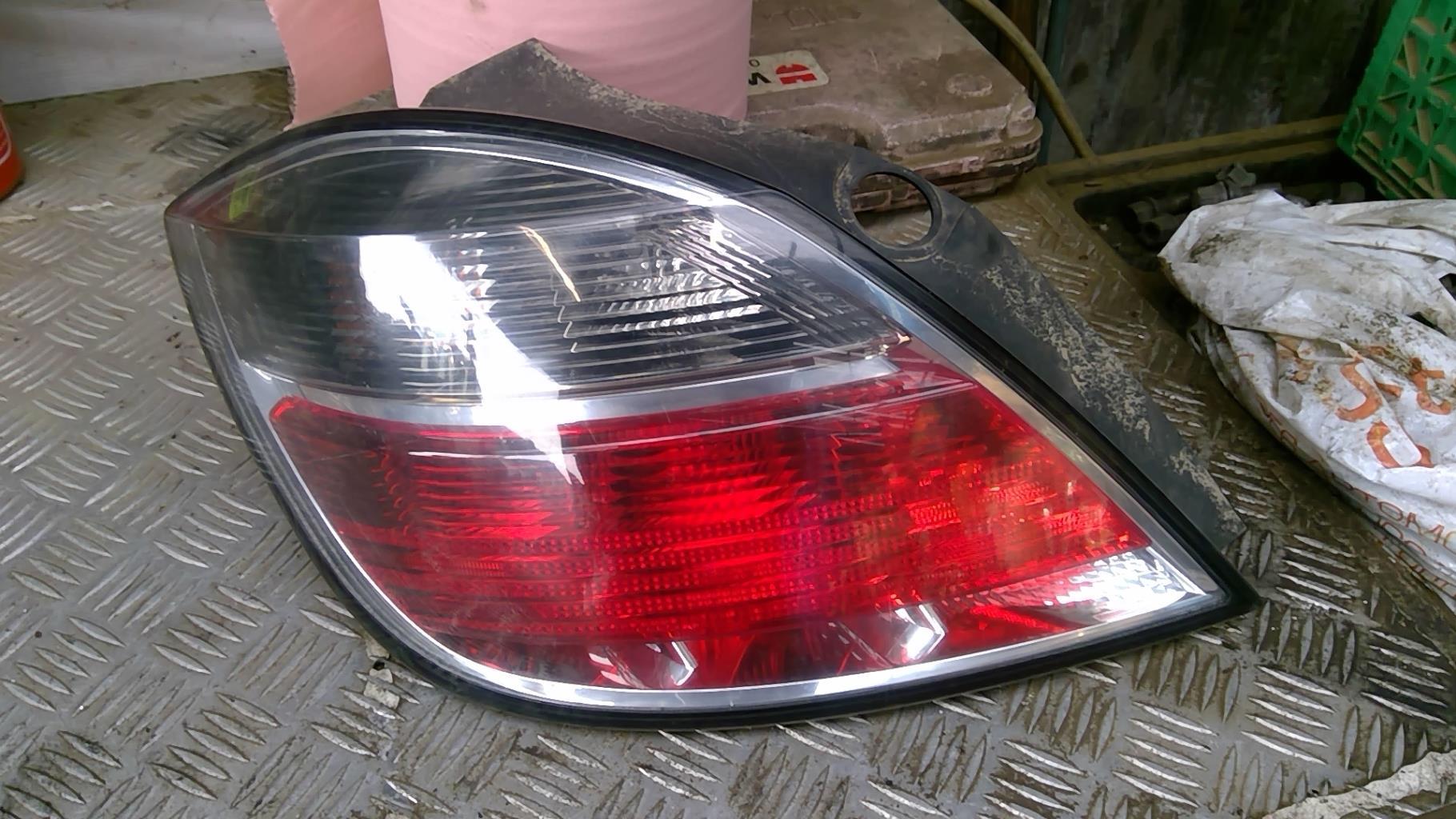 Fanale posteriore principale sinistro (luci) OPEL ASTRA H PHASE 2 Diésel - 1