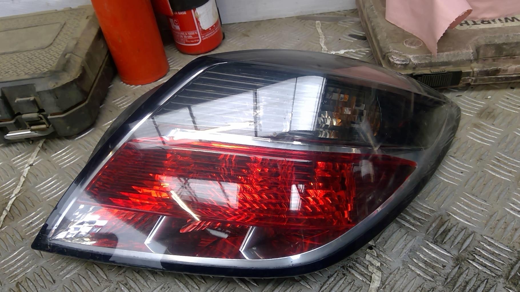 Fanale posteriore principale destro (luci) OPEL ASTRA H GTC PHASE 1 Diésel - 1
