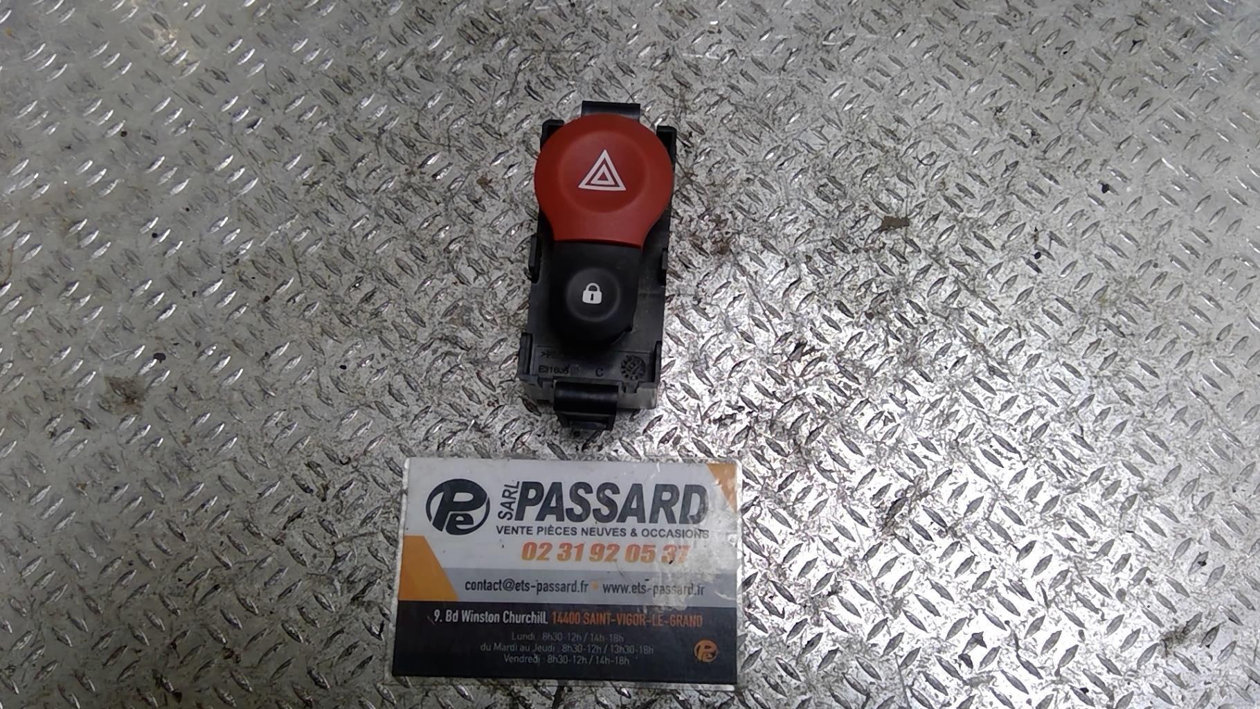 Bouton de warning RENAULT KANGOO 2 PHASE 2 Diesel - 1