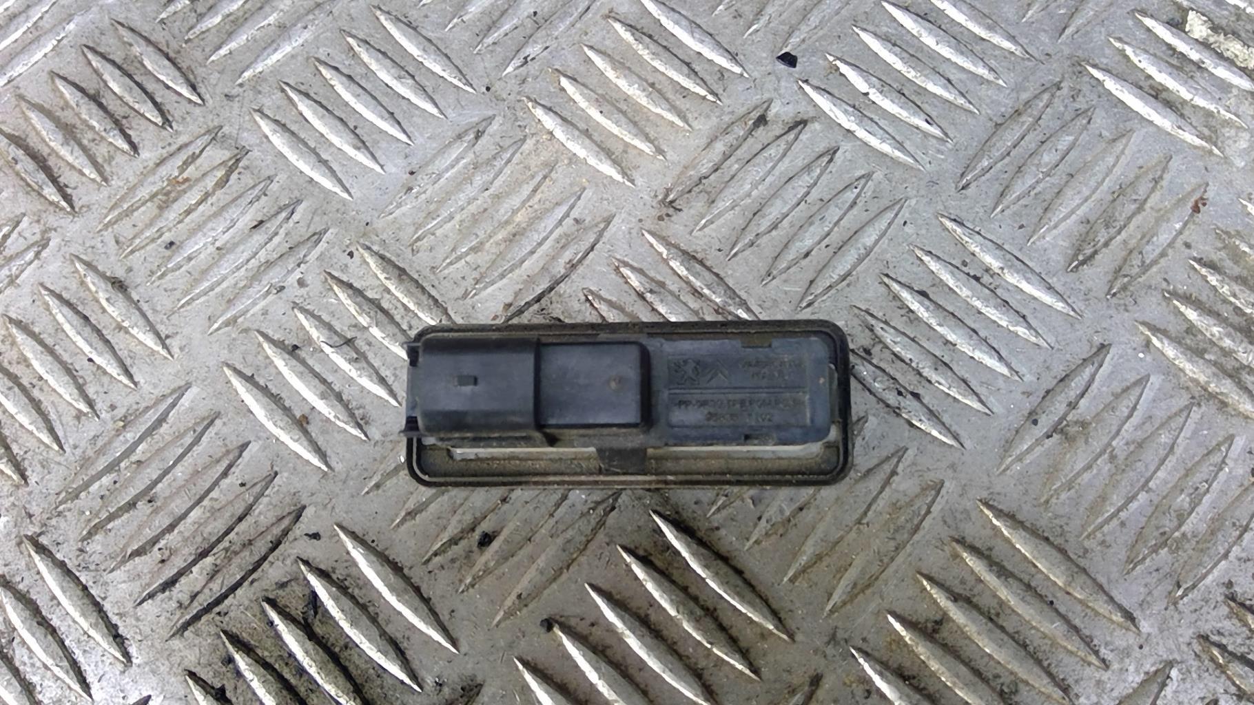 Pulsante del bagagliaio PEUGEOT 2008 1  - 1