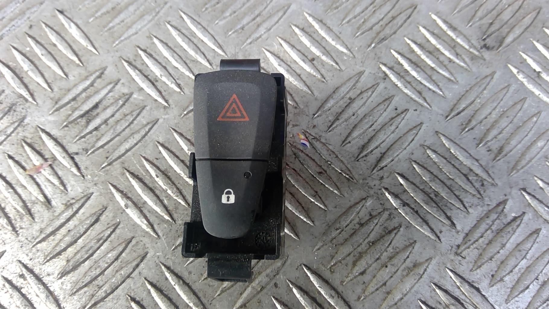 Bouton de warning DACIA LODGY PHASE 1 Diesel - 1