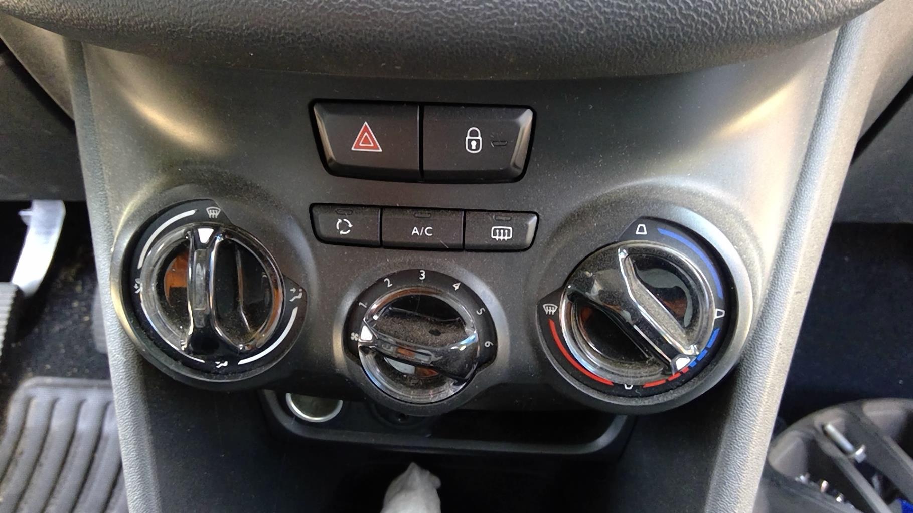 Commande chauffage PEUGEOT 208 1  - 1