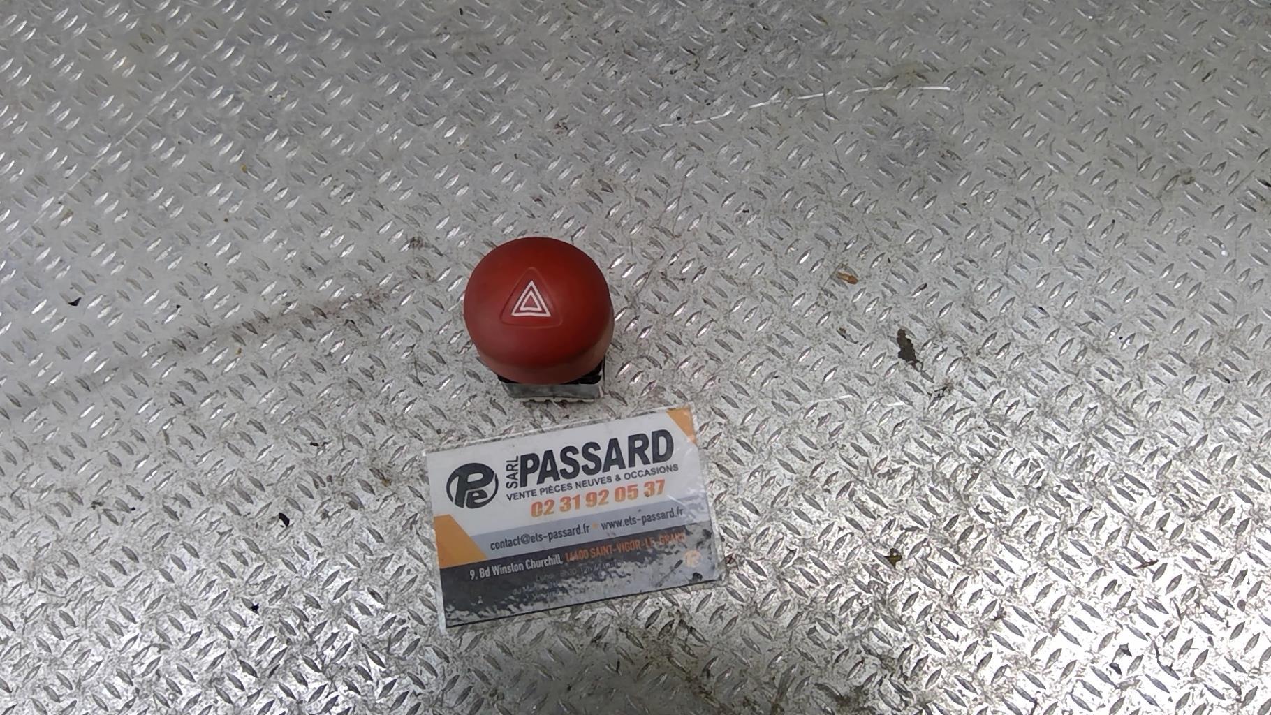 Bouton de warning RENAULT TWINGO 1 PHASE 3 Essence - 1