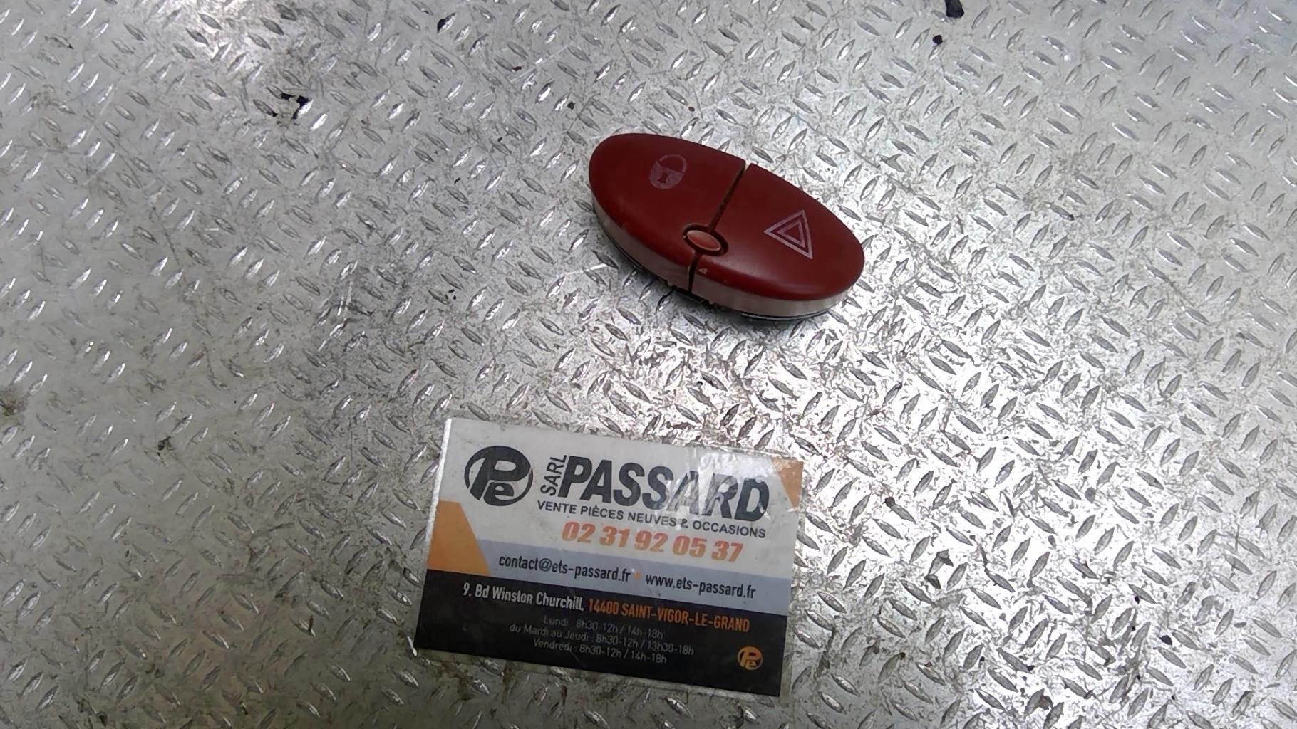 Bouton de warning PEUGEOT 206 PHASE 1 BREAK Diesel - 1