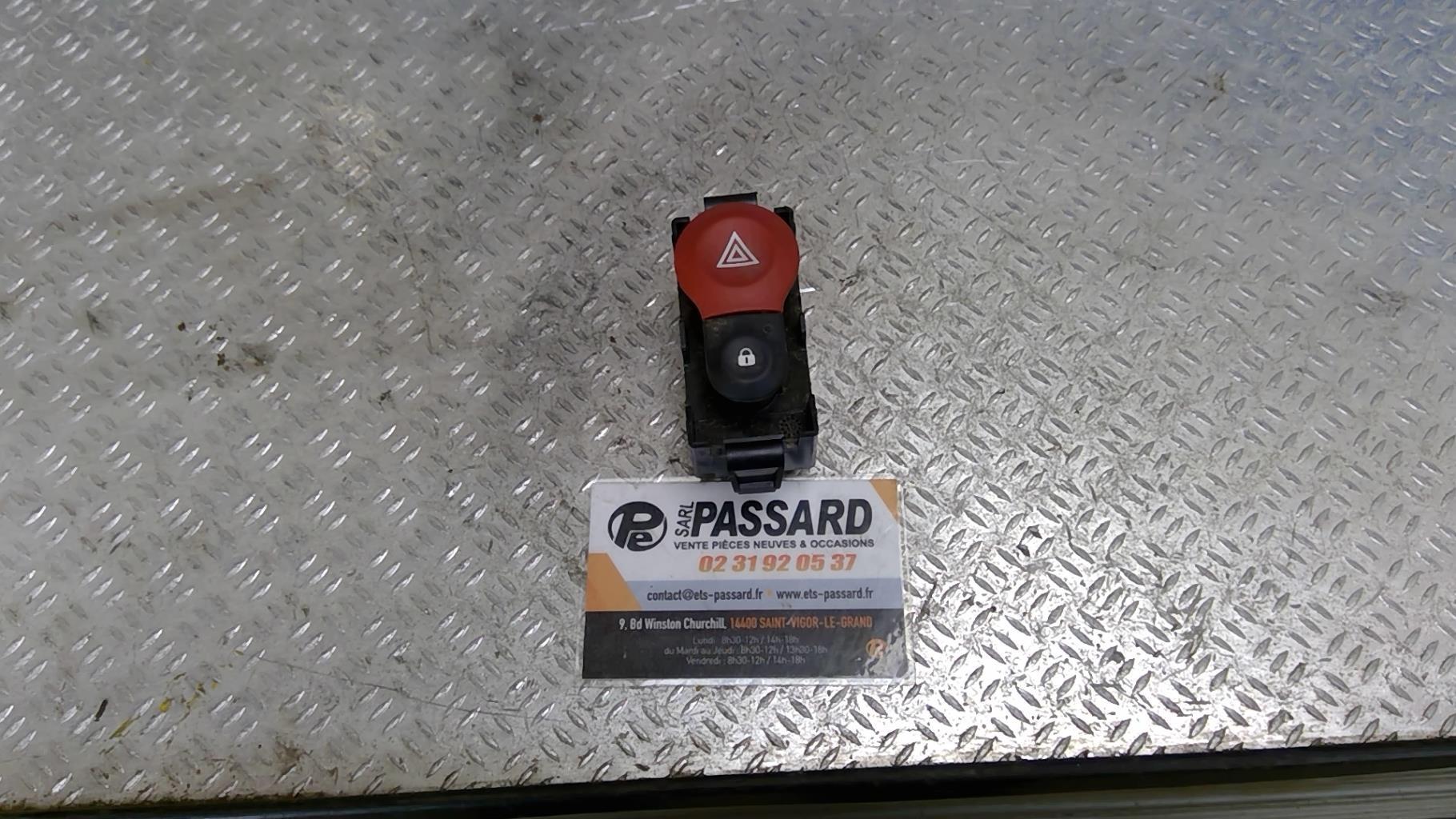 Bouton de warning RENAULT KANGOO 2 PHASE 2 Diesel - 1