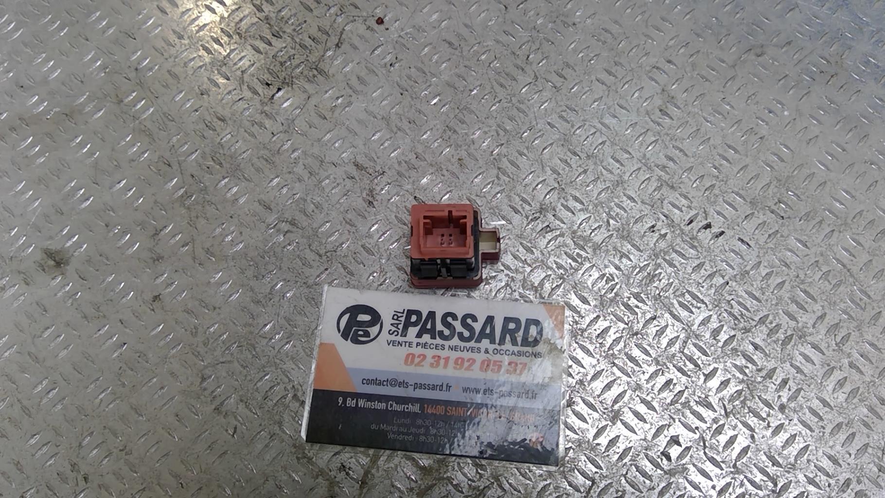 Bouton de warning CITROEN C4 1 PHASE 2 Diesel - 1
