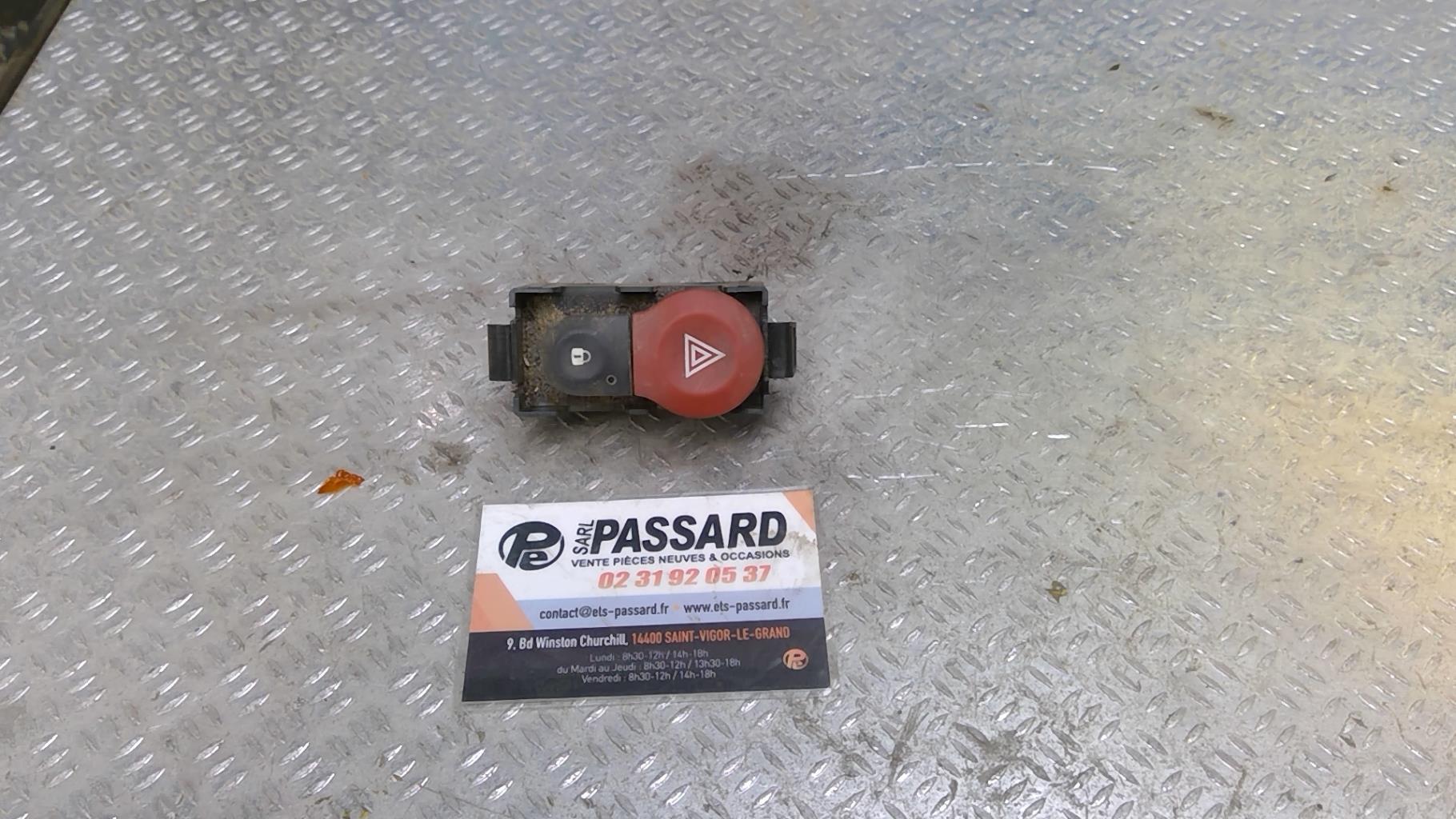 Bouton de warning RENAULT KANGOO 2 PHASE 1 Diesel - 1